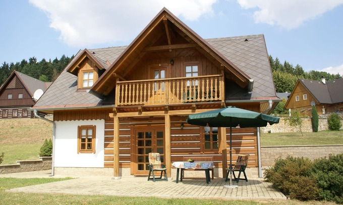Stupna House | Holiday Home in Stupna with Garden