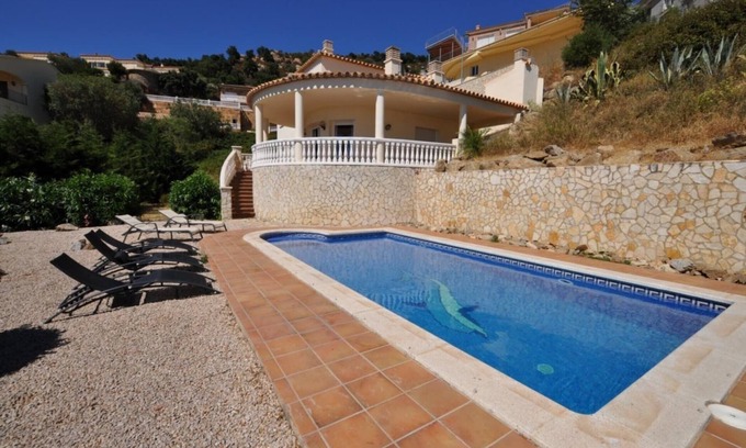 Palau-Saverdera House | Holiday Home in Empuriabrava with Private Pool