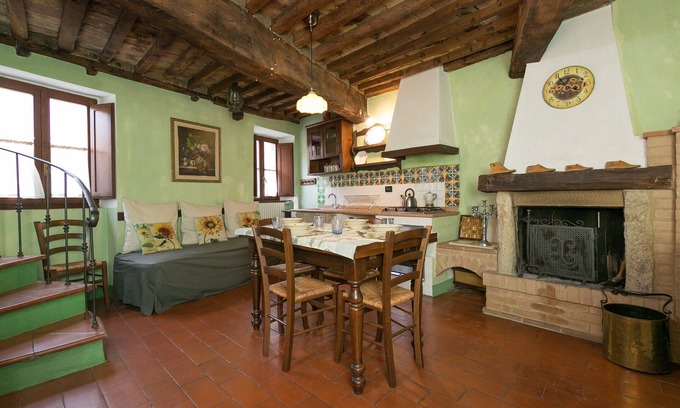 Chianni House | Holiday Home 'Il Mirtillo' with Wi-Fi & A/C