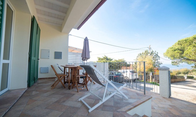 Patresi House | Holiday Home 'Il Timo' with Sea View, Wi-Fi and Air Conditioning