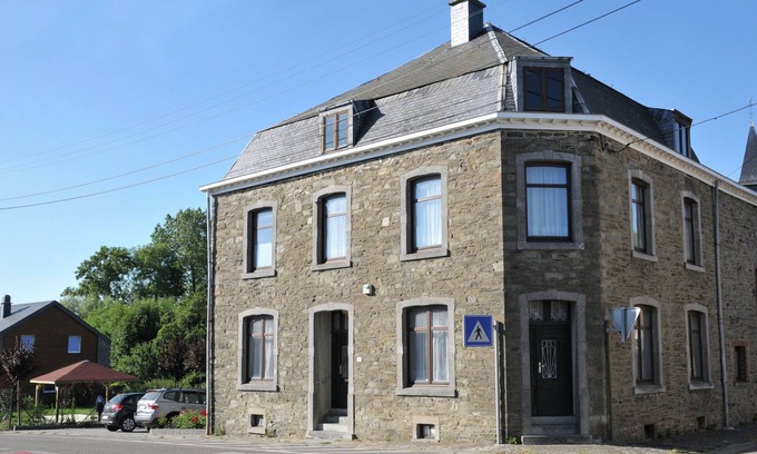 Foy House | Holiday Home in Bastogne with Sauna & Bubble Bath