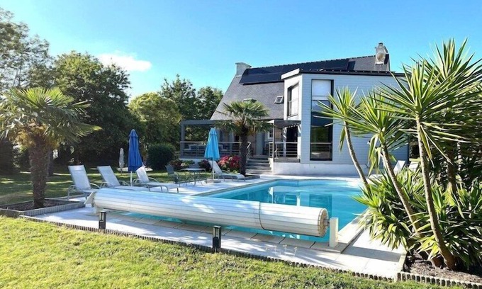 Gouesnach House | Holiday Home in Bénodet with Pool & Beaches
