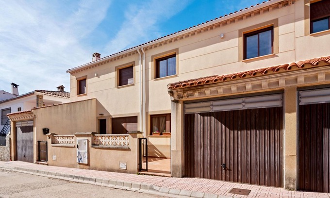 Bienservida House | Holiday Home in Bienservida near Nature Trails