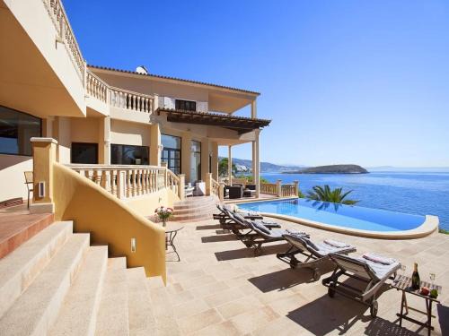Badia de Palma Villa | Holiday Home in Cala Vinyes near Beaches