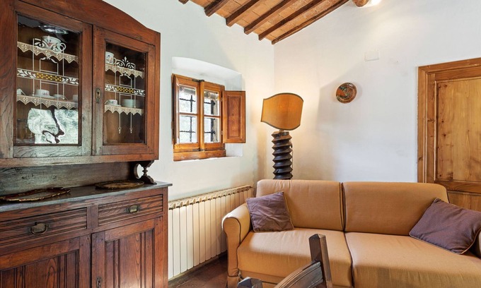 Riccio House | Holiday Home in Cortona with Lake Views