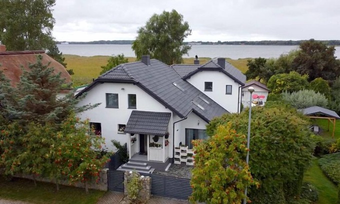 Dziwnowek House | Holiday Home in Dziwnowek with Pool & Beach