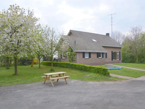 Elsendorp House | Holiday Home in Elsendorp with Garden