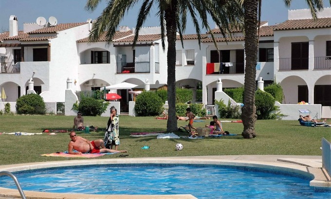 Torroella de Montgri House | Holiday Home in Estartit near Beach & Pool