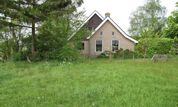 Scharsterbrug House | Holiday Home in Friesland near Lake Nederhorst