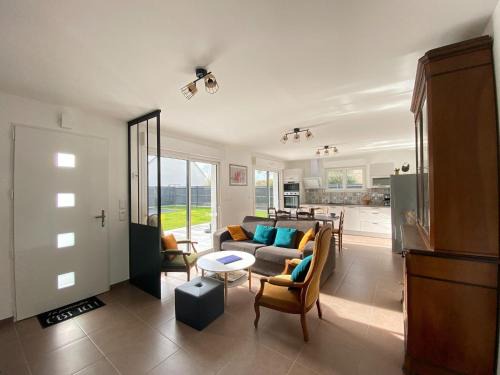 Anneville-sur-Mer House | Holiday Home in Gouville near Sandy Beach