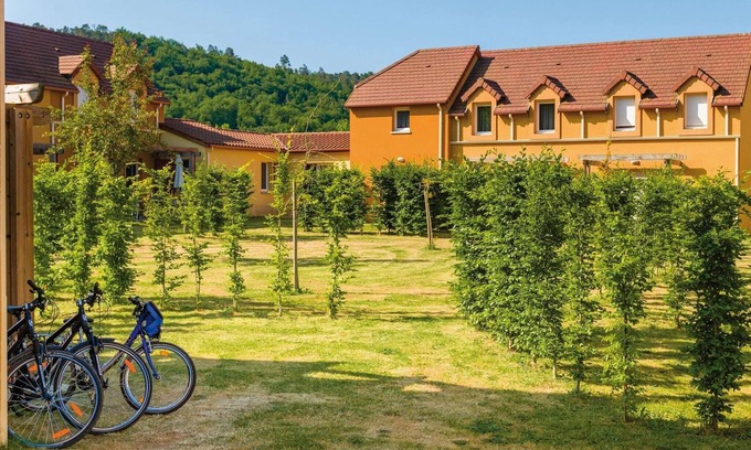 Montignac House | Holiday Home in France with Garden Terrace