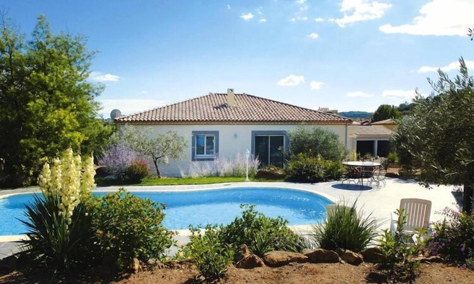Gabian House | Holiday Home in Gabian near Vineyards