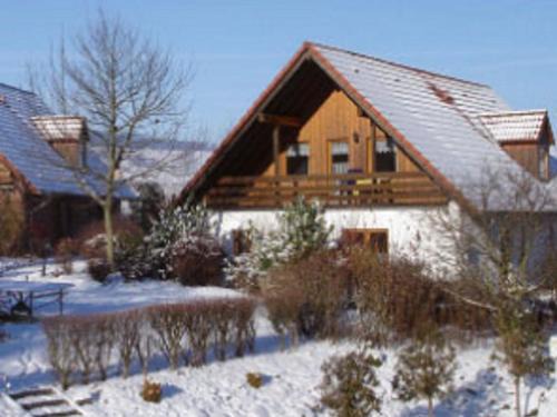 Bellersen Apartment | Holiday Home in Germany with Garden Terrace