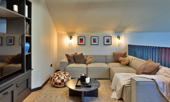 Appledore House | Holiday Home in Kent with Hot Tub & Games Room