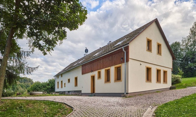 Lampertice House | Holiday Home in Lampertice with Swimming Pool