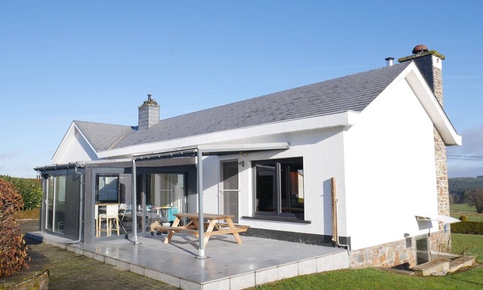 Lierneux House | Holiday Home in Lierneux with Private Garden
