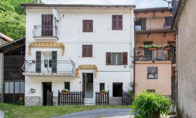 Calizzano House | Holiday Home in Liguria near Barbottina Forest