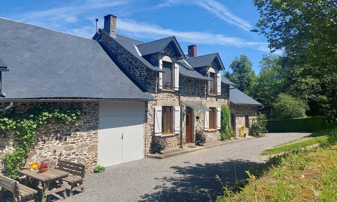 Sussac House | Holiday Home in Limoges with Saltwater Pool