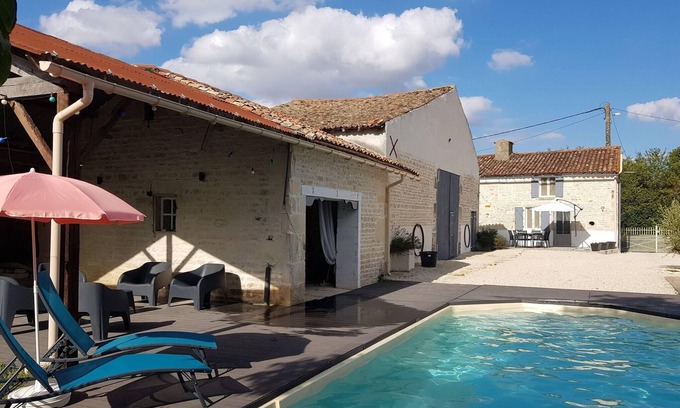 Loubigne House | Holiday Home in Loubigné with Pool & Terrace