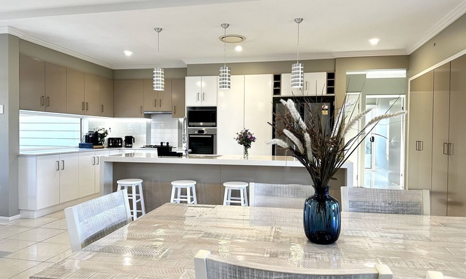 Middle Ridge House | Holiday Home in Middle Ridge Toowoomba