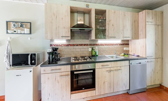 Nadrin House | Holiday Home in Nadrin Near Lake and Forest