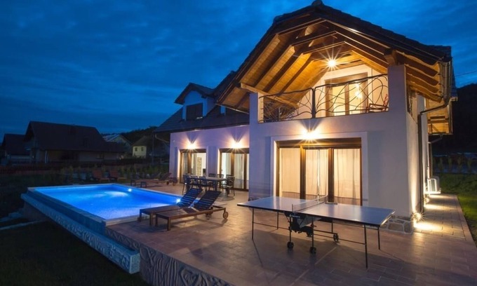 Ogulin House | Holiday Home in Ogulin with Terrace, Air condition, WIFI, Washing machine (4317-1)