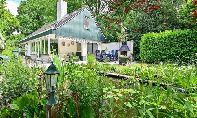 Reutum House | Holiday Home in Reutum with Pond and Trails