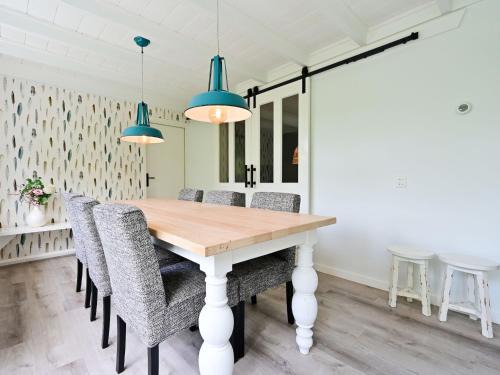 Reutum House | Holiday Home in Reutum with Pond and Trails, cleaning included