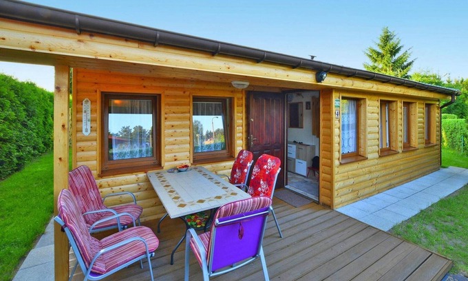gmina Manowo House | Holiday Home in Rosnowo by Lake Rosnowskie