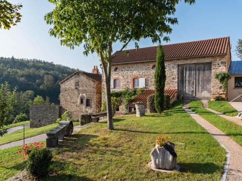 Saint-Beauzire House | Holiday Home in Saint-Beauzire with Garden and Private Terrace