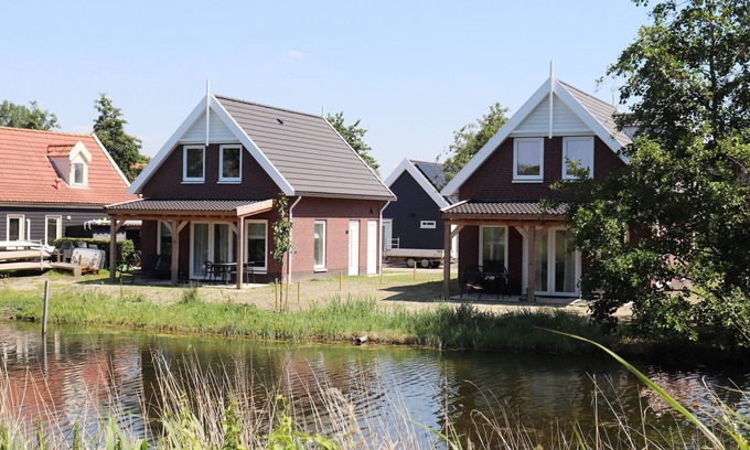 Municipality of Nissewaard House | Holiday Home in Simonshaven near Lake Beach
