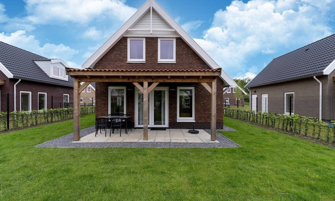 Municipality of Nissewaard House | Holiday Home in South Holland by Stompaarde Plas