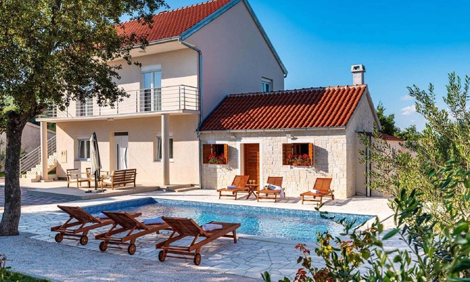 Velim House | Holiday Home in Stankovci with Pool