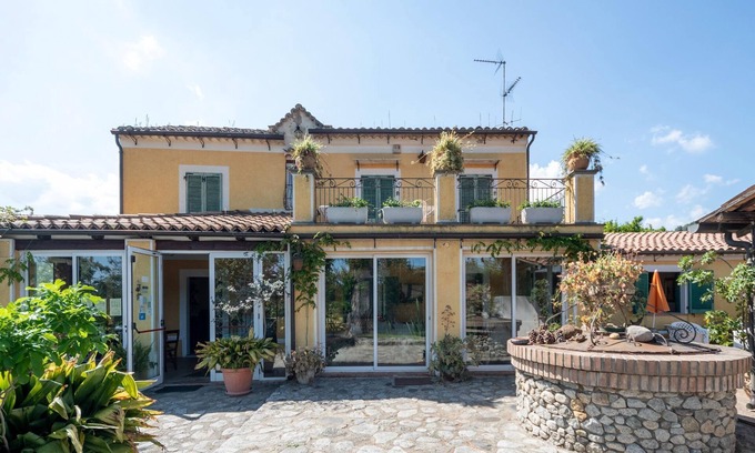 Stilo House | Holiday Home in Stilo with Pool & Terrace