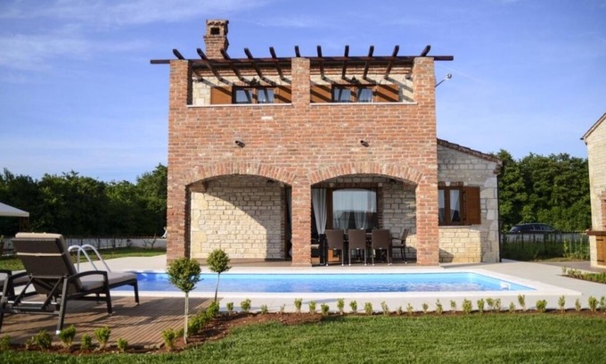 Butkovici House | Holiday Home in Svetvinčenat with Terrace, Air condition, WIFI, Washing machine (4843-1)