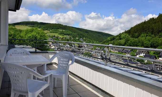Ortsmitte Apartment | Holiday home in the centre of Willingen - balcony and lovely view of the town