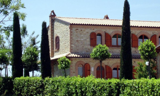 Montelparo House | Holiday home in the countryside with swimming pool and tennis court