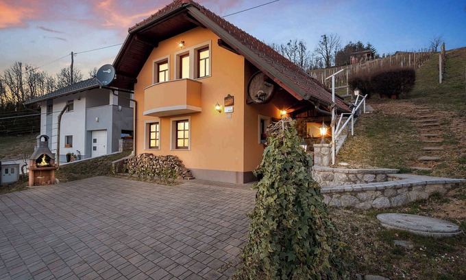 Skocjan House | Holiday home in the vineyards