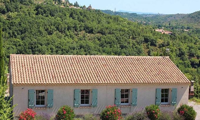 Chassagnes House | Holiday Home in Toulon with Pool & Beach Nearby