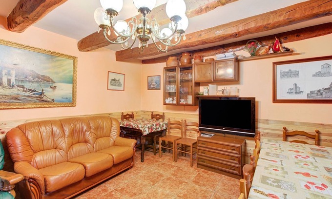 Montemayor de Pililla Villa | Holiday Home in Valladolid with Pool