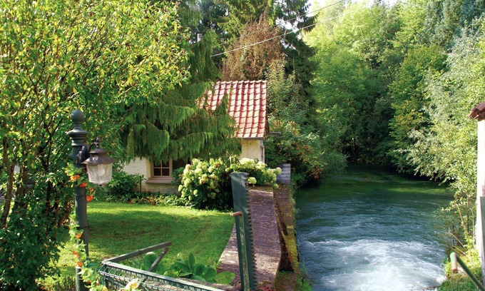 Vitz-sur-Authie House | Holiday Home in Vitz-Sur-Authie Garden View