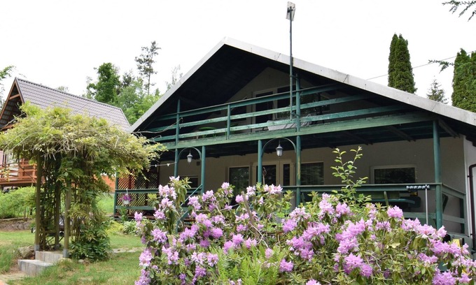 Suleczyno House | Holiday Home in Zakowo near Lake