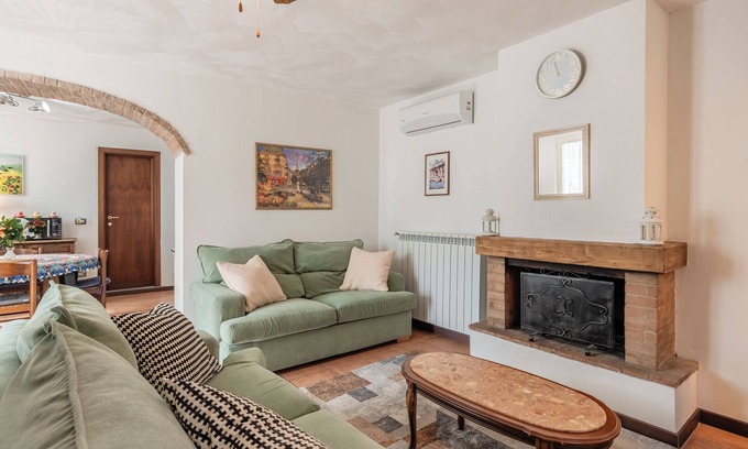 Chiesina Uzzanese House | Holiday Home 'Casa Simi -' with Private Garden, Wi-Fi and Air Conditioning