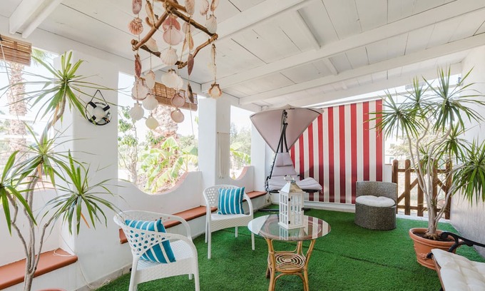 Contrada Fiori Sud House | Holiday Home 'La Del Mare' with Private Garden, Wi-Fi and Air Conditioning