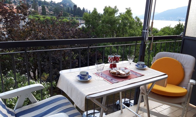 Porto Valtravaglia Apartment | Holiday home 50 meters from Lake. Calm. Large balcony overlooking the lake