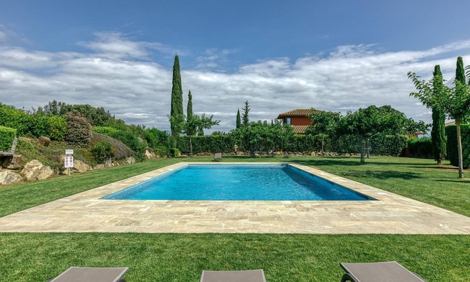 Navata House | Holiday Home 'Josi' with Shared Pool, Private Terrace and Wi-Fi