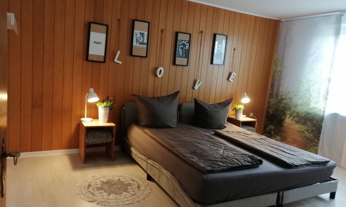 Fedderwardergroden House | Holiday Home 'Küstenglück' with Private Terrace, Shared Garden and Wi-Fi