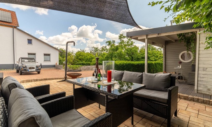 Feuerscheid House | Holiday Home 'Kleines Backhaus in der Eifel' with sauna and private terrace