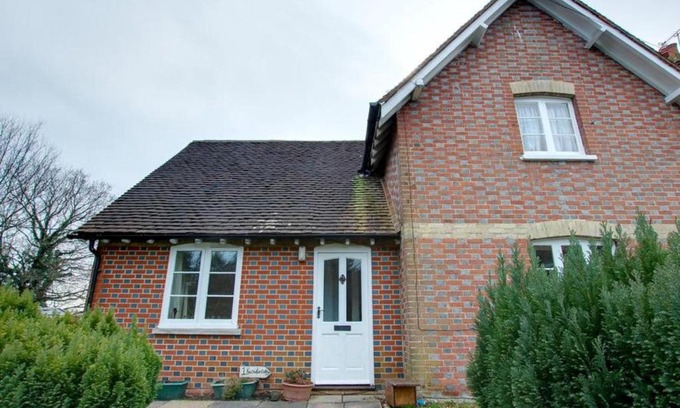 Ewhurst Green House | Holiday Home Knowle by Interhome