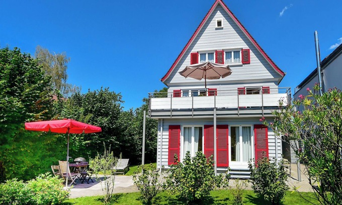 Bad Schachen House | Holiday Home 'Kunterbunt' with Private Terrace, Shared Garden and Wi-Fi